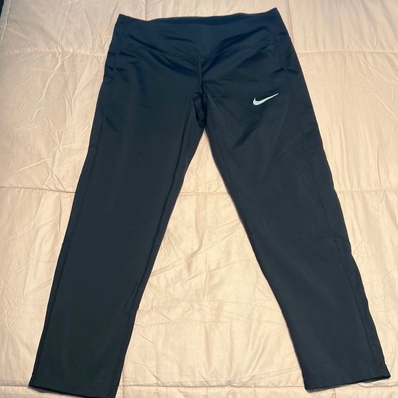 Nike Pants - Nike crop legging